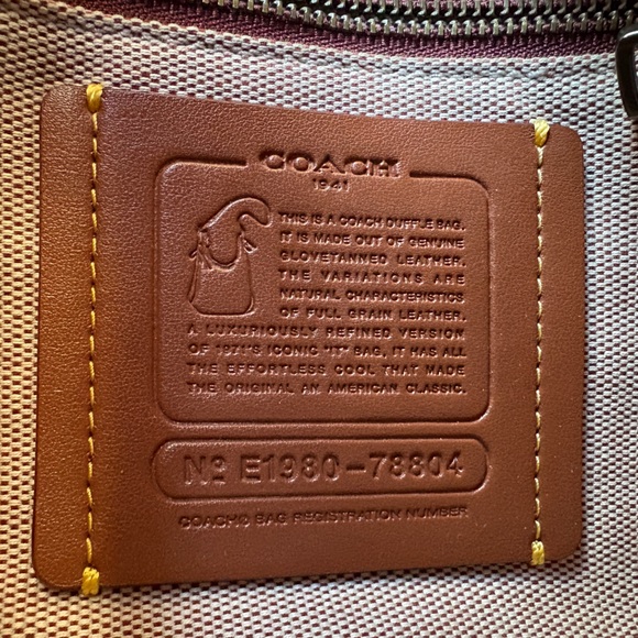 Coach 1941 Archive Duffle 20 in Oxblood - Picture 4 of 4